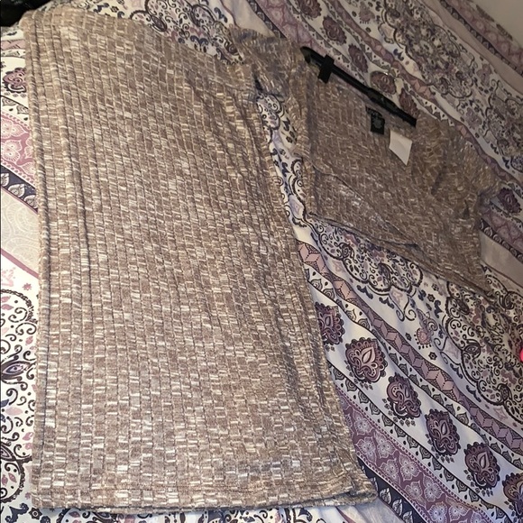 Two piece set - Picture 1 of 3